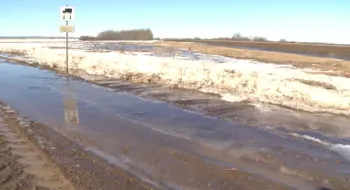 Avertissements d'une tempête hivernale balayant la plupart du Canada et alertes sur des embouteillages et des coupures de courant possibles
